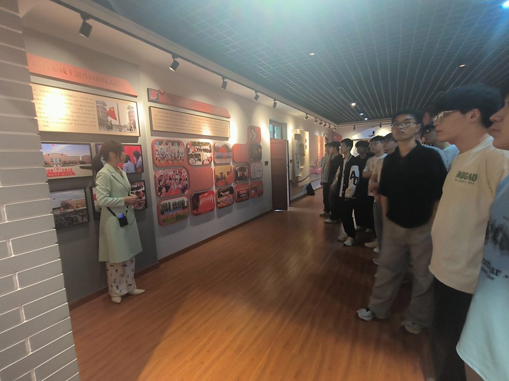 校史馆参观